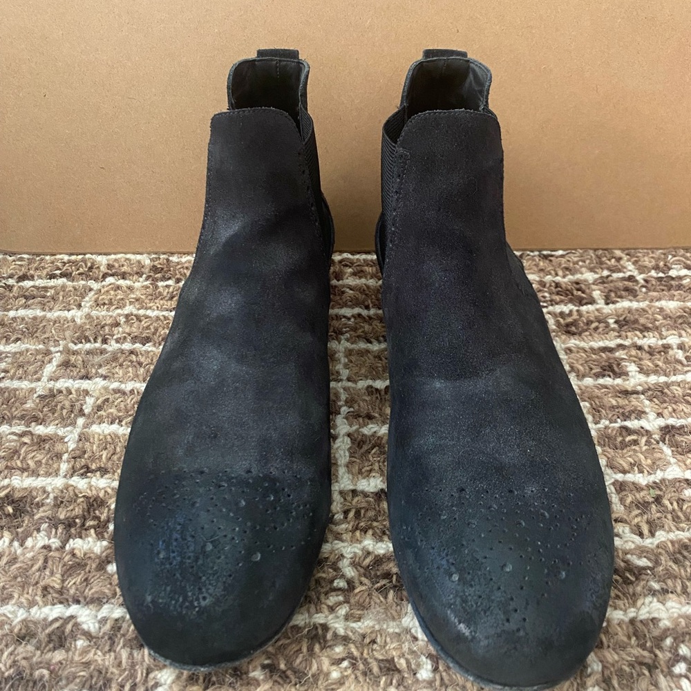 Burberry men’s black suede Chelsea boots - Picture 2 of 5